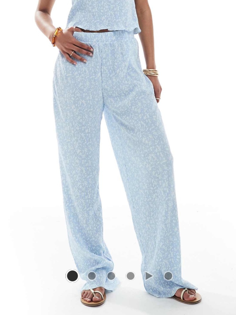 Pieces ‘Mini Plisse Wide Leg Pants in Ditsy Blue Flower Print’